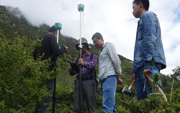 科技攻克险阻，无人机飞越藏中“电力天路”