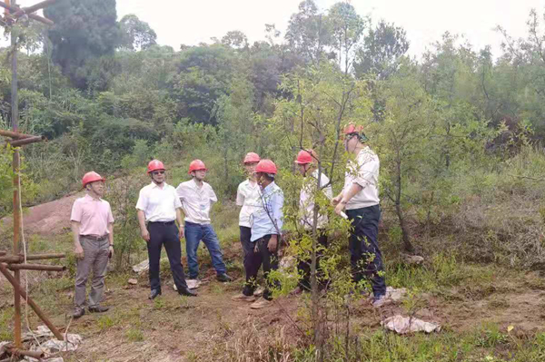 四川电力检修公司白总一行到500kV山桃线迁改工程施工现场检查指导工作