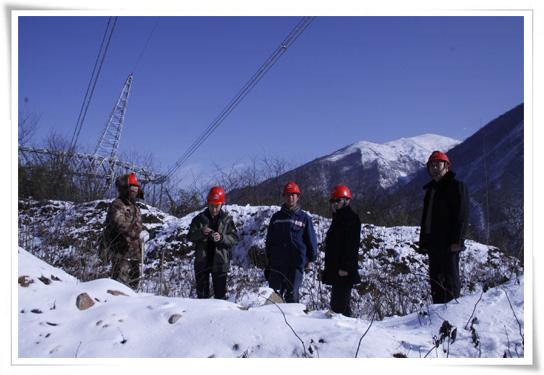 500kV石雅线、二普线线路覆冰，成蜀电力抗冰保电