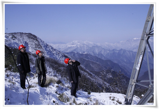 500kV石雅线、二普线线路覆冰，成蜀电力抗冰保电