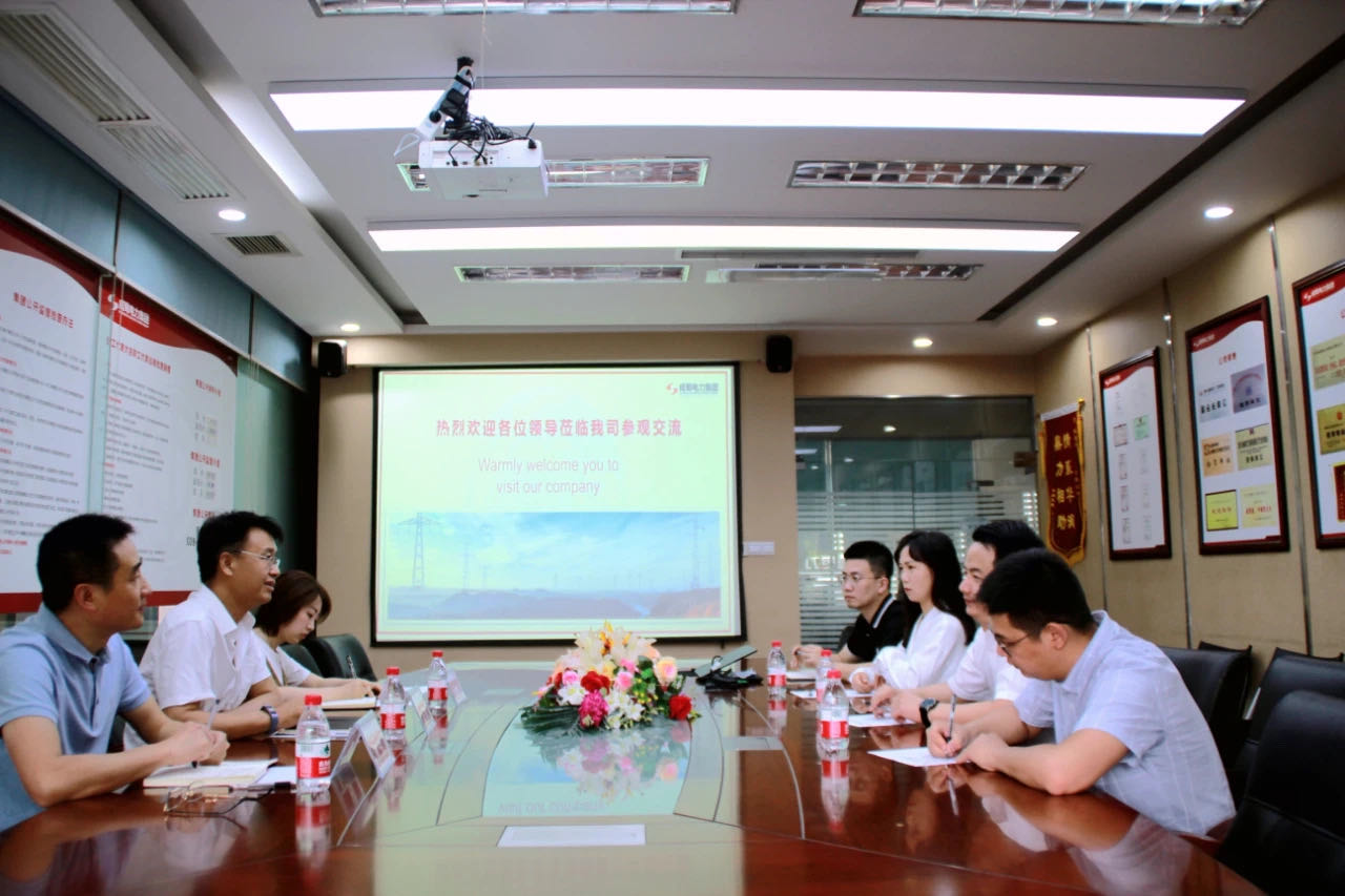 青羊区总工会副主席唐宁，府南街道人大工委主任、总工会主席刘庆一行到成蜀电力集团指导工会工作