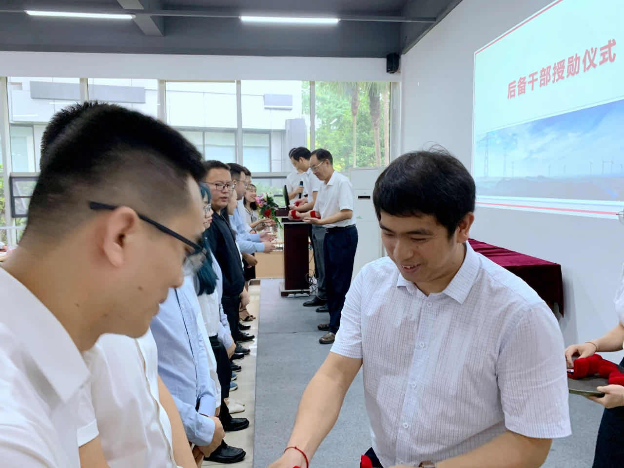 成蜀电力集团后备干部培养签约仪式| 携手共赢，匠心传承