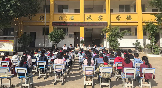 情暖校园 爱心助学 —— 成蜀电力集团向永胜县光华乡新民小学捐赠课桌椅​