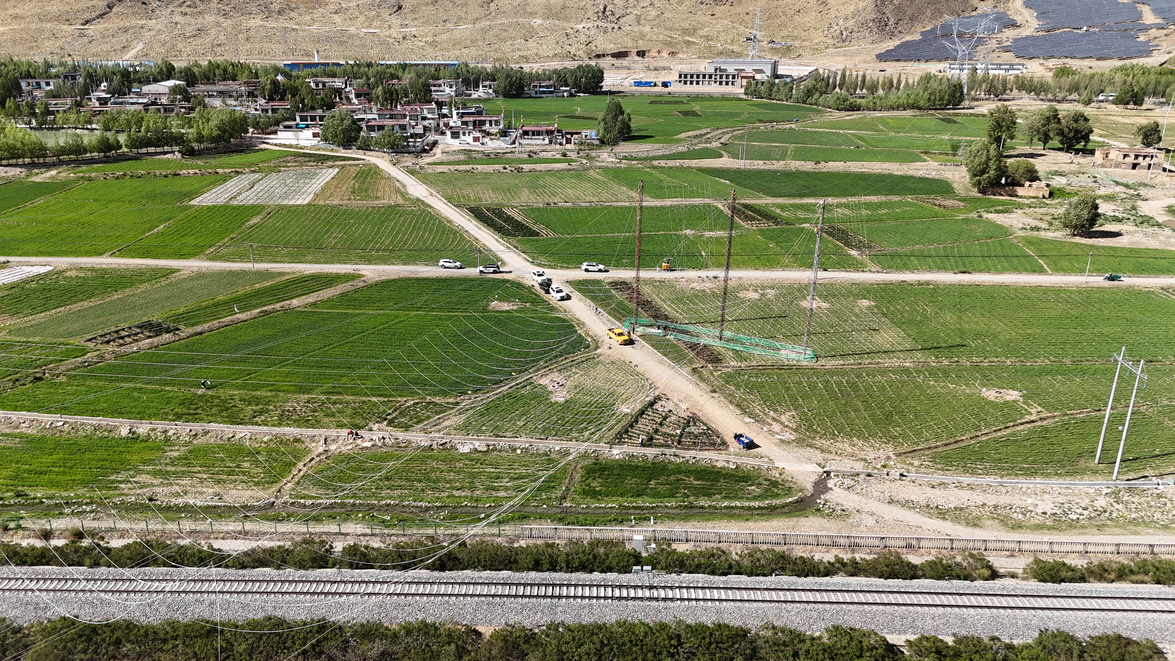 拉萨市堆龙德庆220千伏新能源送出工程顺利完成集中跨越