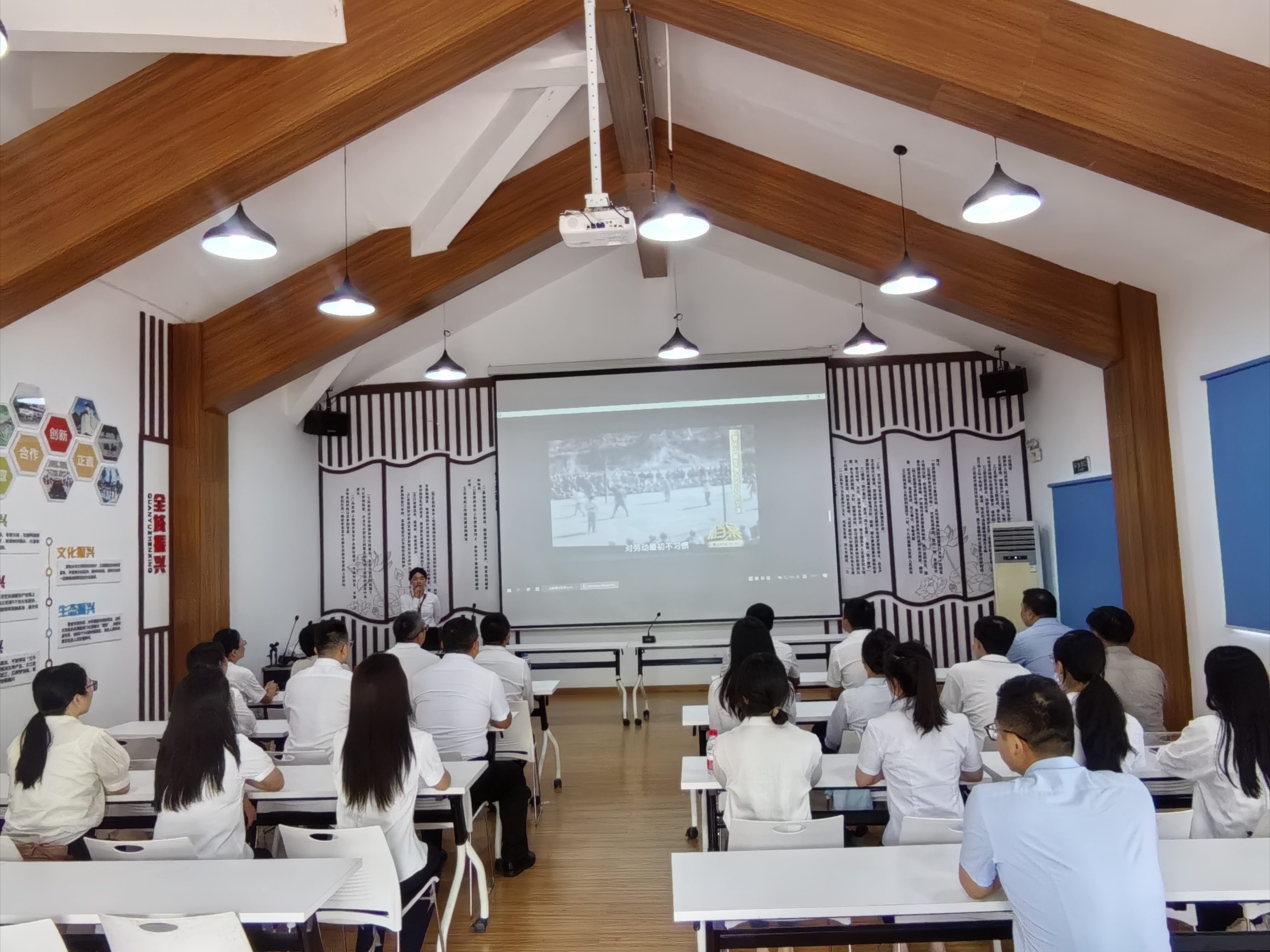 集团党支部开展庆“七一”暨廉洁教育活动