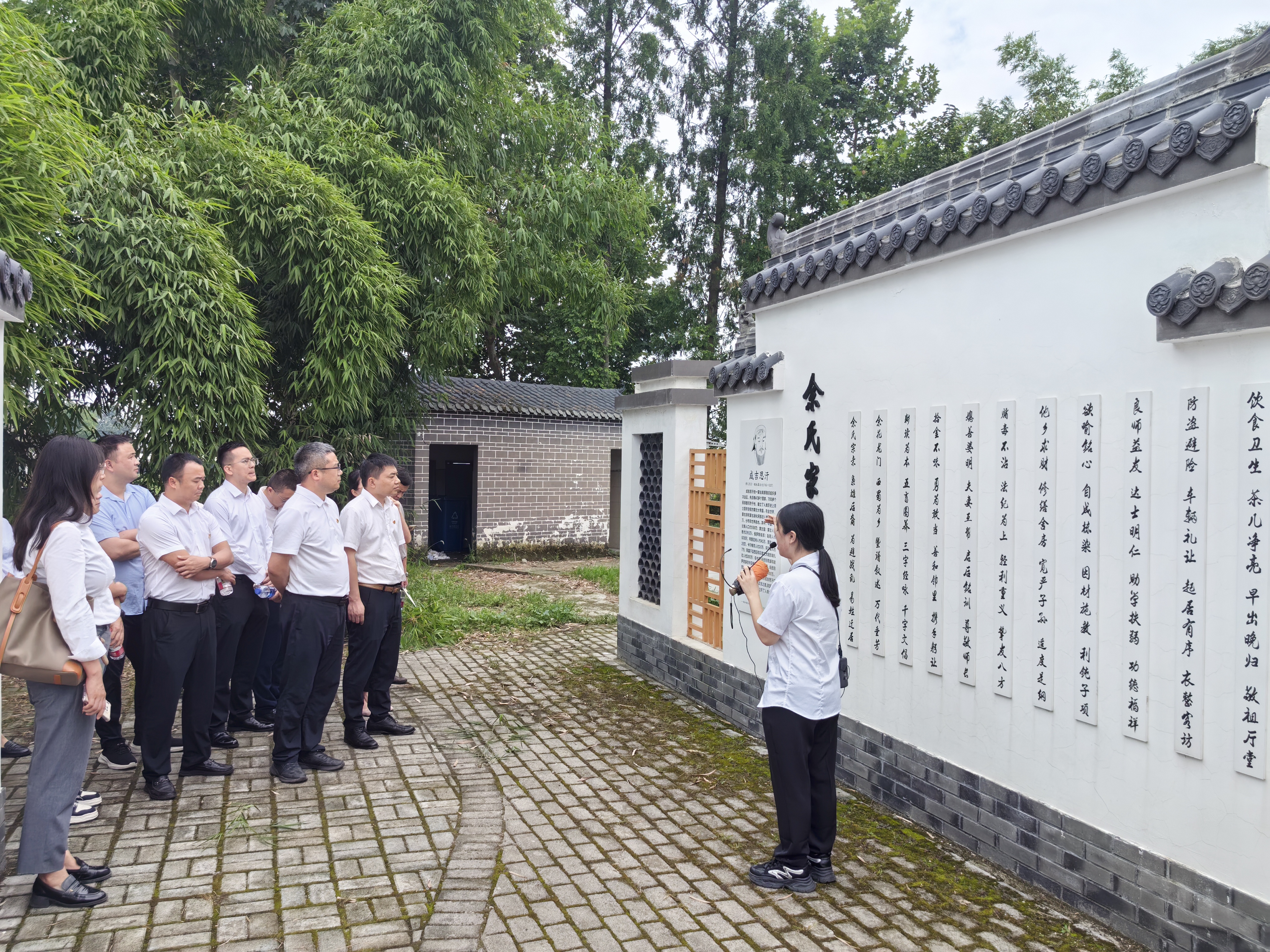 集团党支部开展庆“七一”暨廉洁教育活动