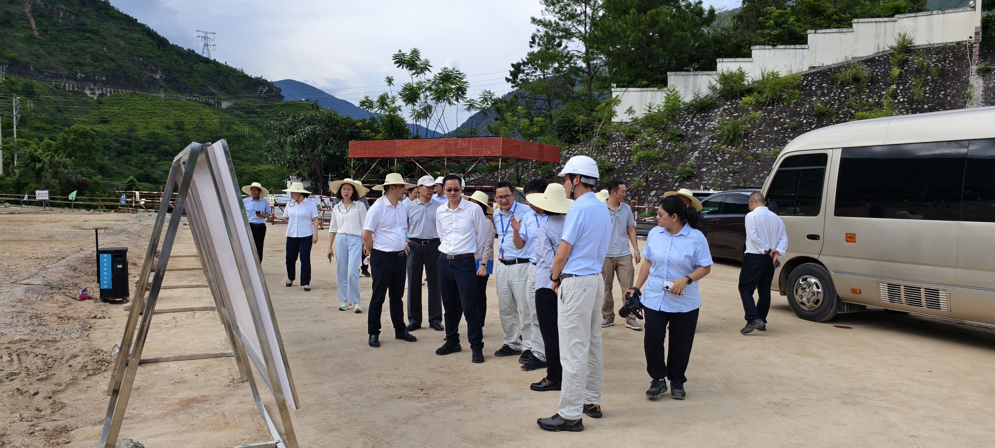 云南省政协领导到小湾500kV联络变电站视察调研