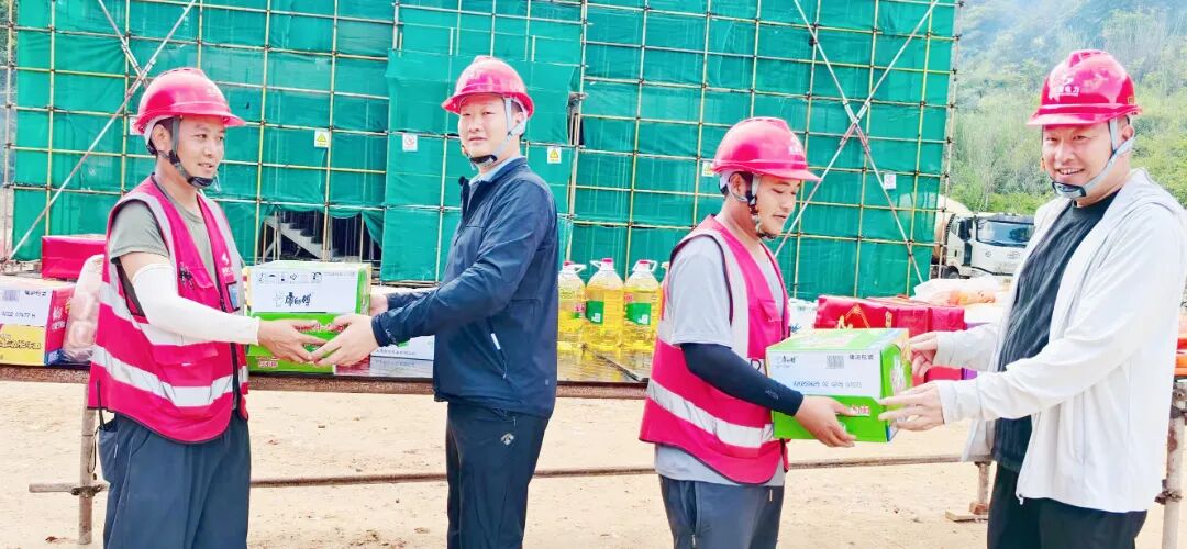 成蜀电力集团小湾项目建设迈入新阶段​--主体封顶创速度 一线慰问暖人心