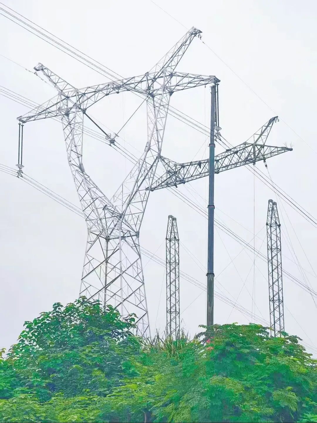 集团领导国庆期间深入项目建设一线慰问并督导安全生产