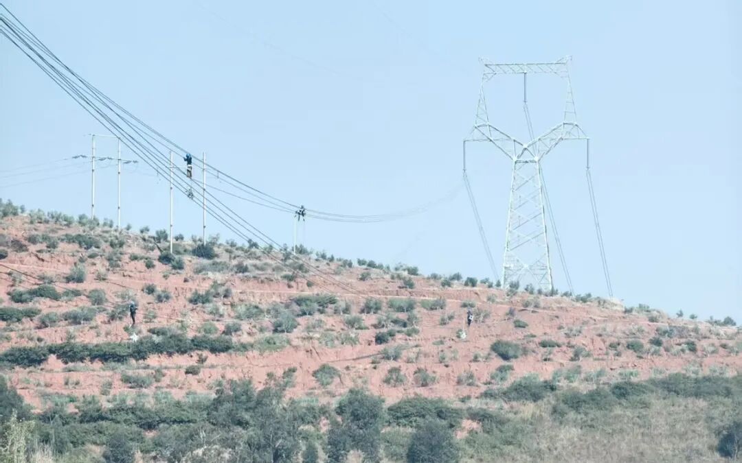 集团高效完成两大交通项目超高压线路迁改 为区域发展打通“电力廊道”